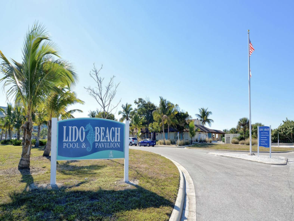 Lido Key Three Bedroom Vacation Home With Pool Walk To Beach